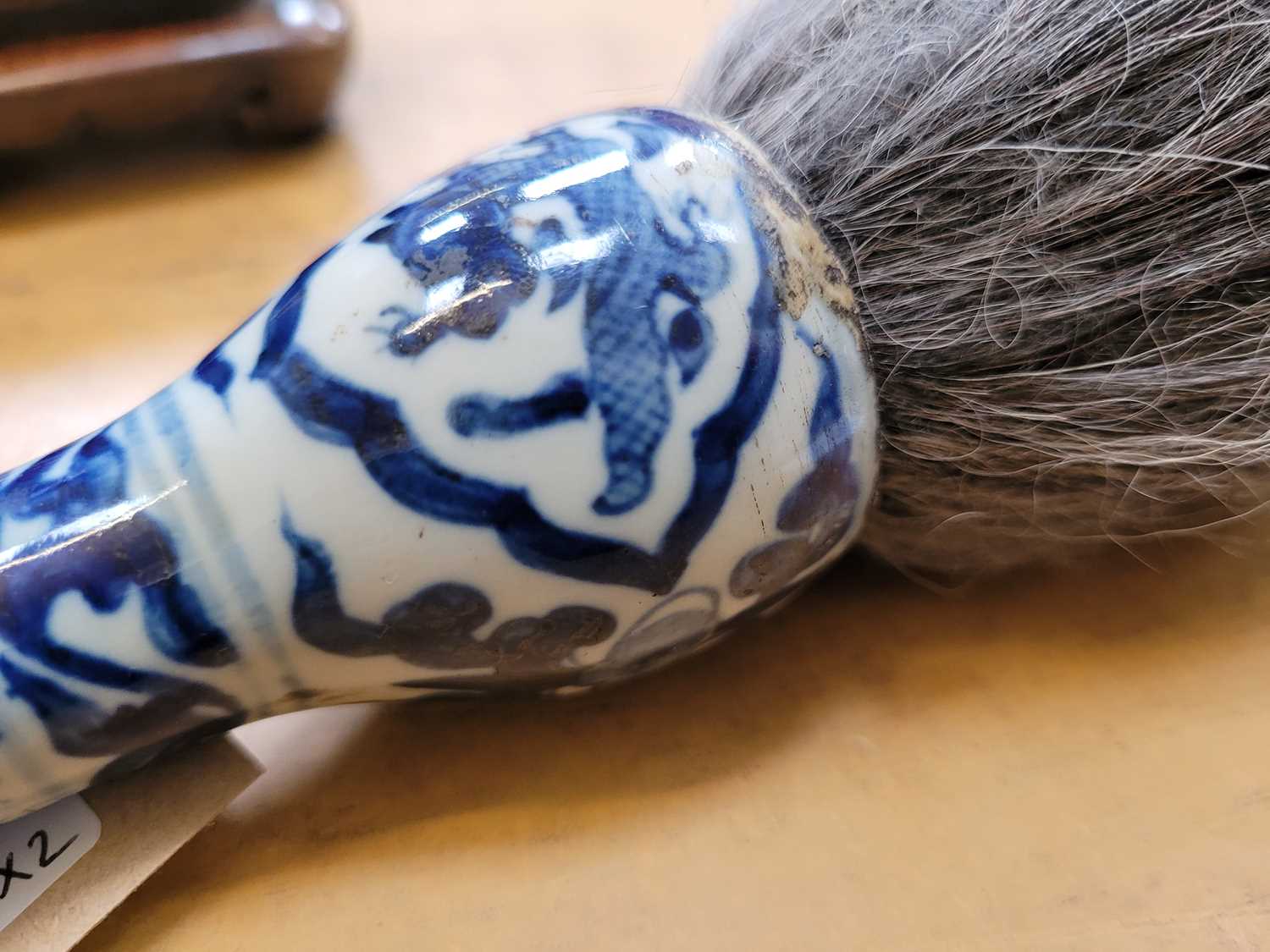 A Chinese blue and white calligraphy brush, the handle painted with leaves and five character Xuande - Image 6 of 14