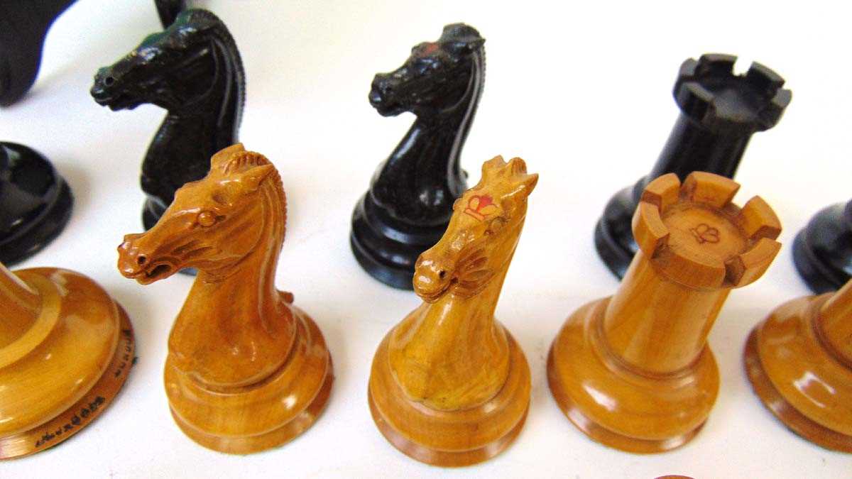 Jacques, London: 'The Staunton Chess Men' boxwood and ebony chess set, mid-19th century, within a - Image 4 of 43