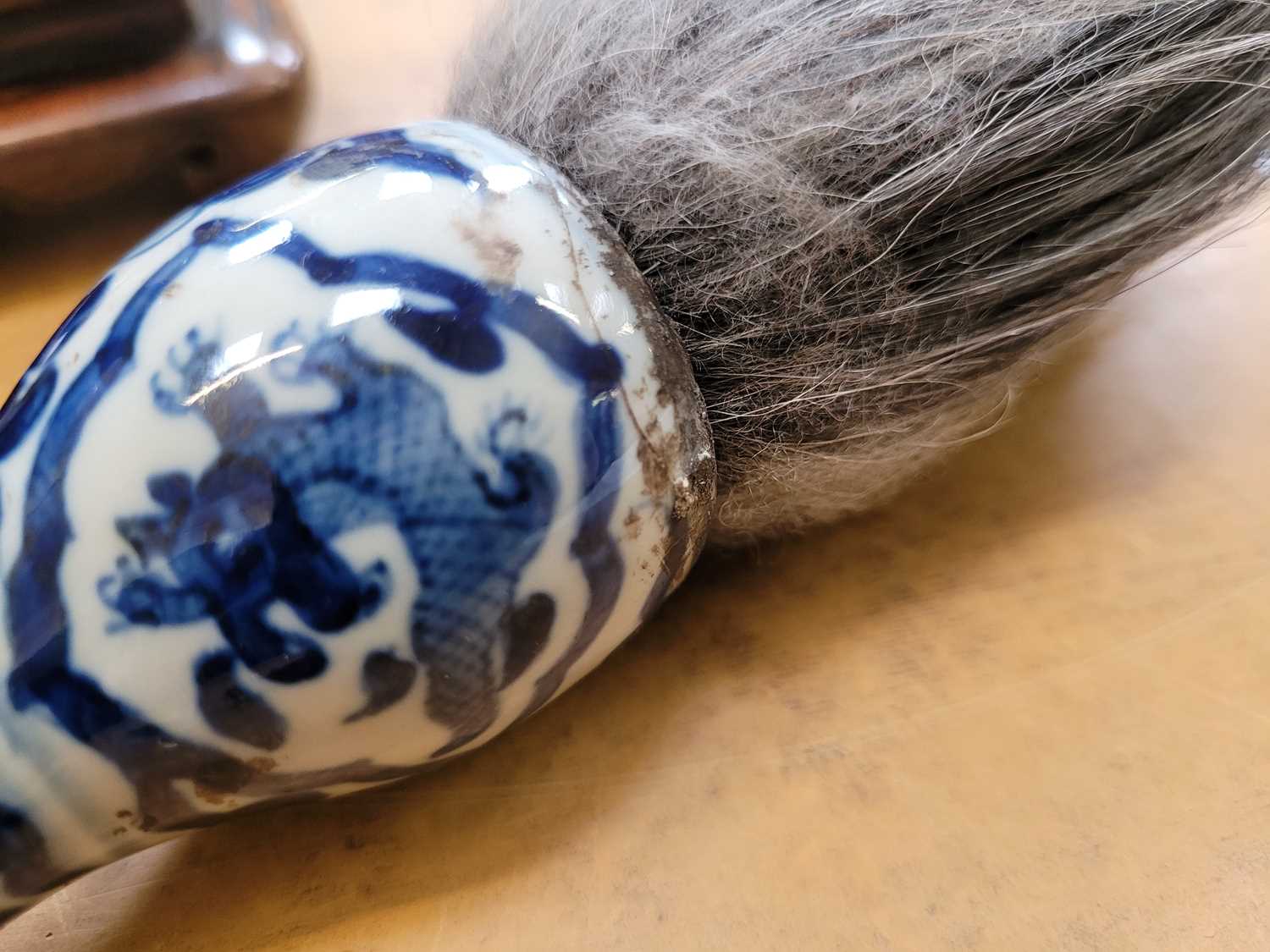 A Chinese blue and white calligraphy brush, the handle painted with leaves and five character Xuande - Image 5 of 14