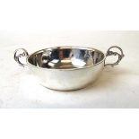 A small silver two handle shallow bowl, Viners, Sheffield 1939, 10cm diameter, 97g