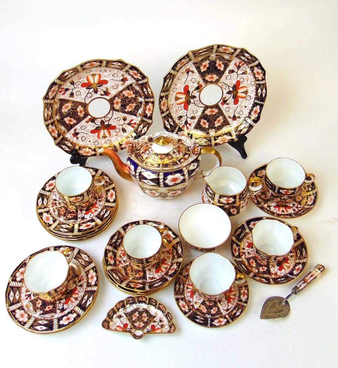 Royal Crown Derby Imari pattern tea wares, pattern 2451, comprising teapot, sugar bowl, milk jug,