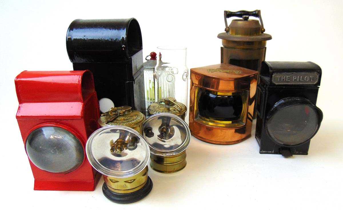 A collection of vintage lights, to include two British Made 'Premier' brass lamps; 'The Pilot' - Image 2 of 4