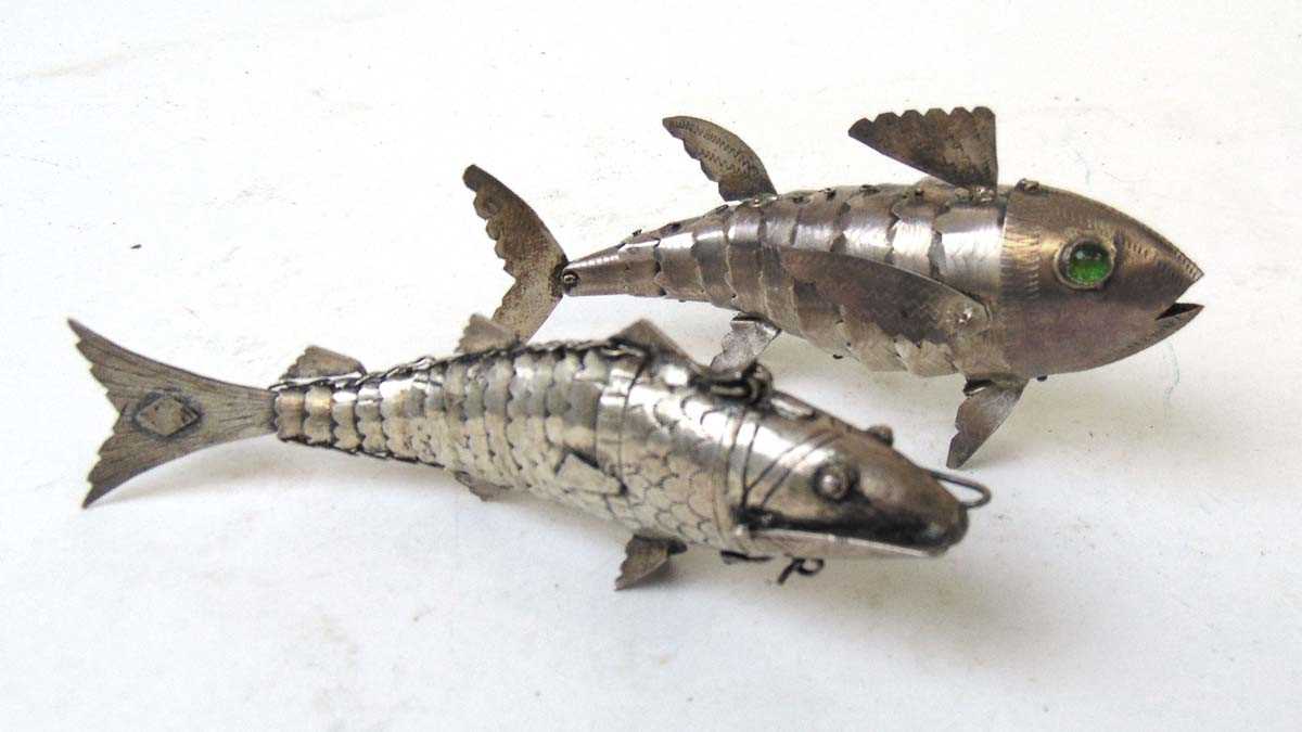 Judaica - a white metal articulated fish Besamim spice container, with hinged head, 13cm, and a - Image 3 of 3