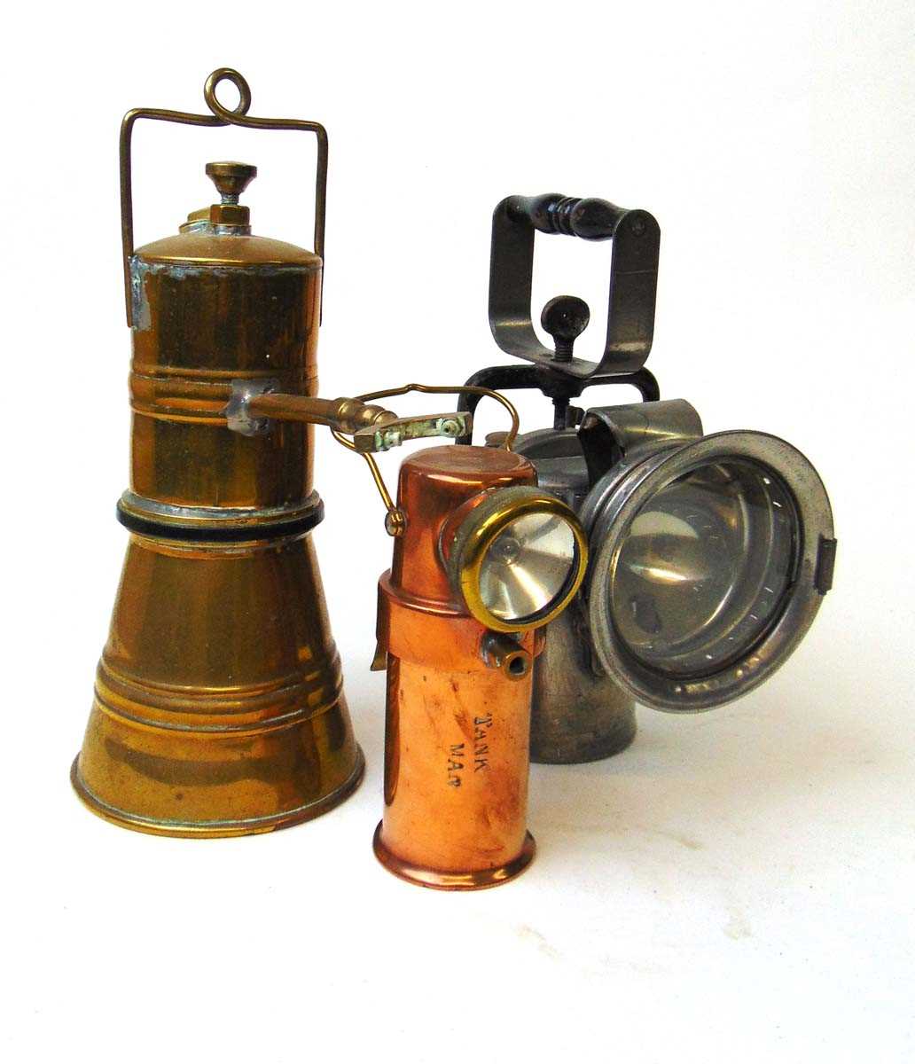 A CEAG type B.E.3 miners lamp, the cylinder body with brass name plate and struck 'Tank Man', 16. - Bild 2 aus 2