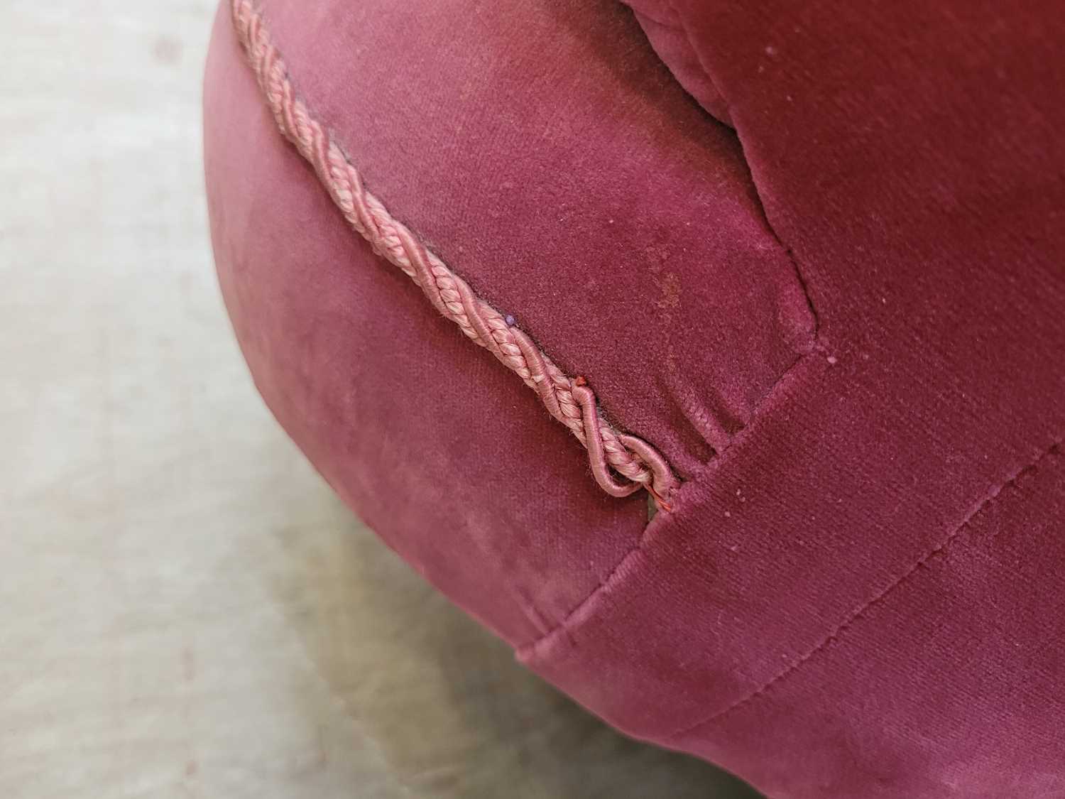 A Victorian conversation settee, the scrolling back and serpentine front seat with horsehair - Image 8 of 8