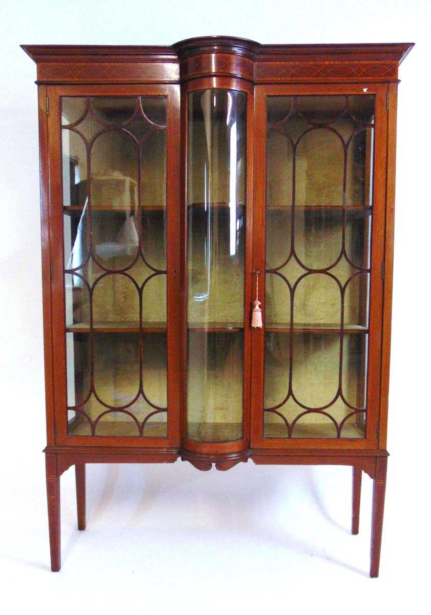 An Edwardian mahogany display case, with satinwood crossbanding and stringing, with bow front glazed - Image 3 of 3