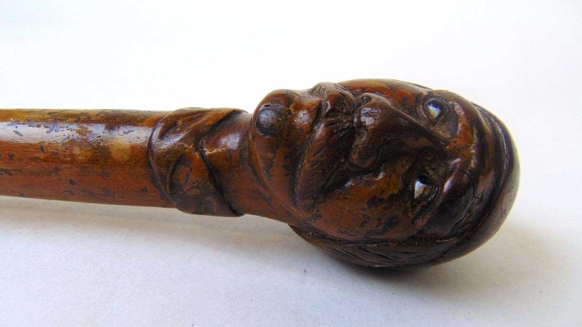 A continental carved wood walking stick handle, carved as a moustachioed man wearing a cap, with - Image 3 of 3