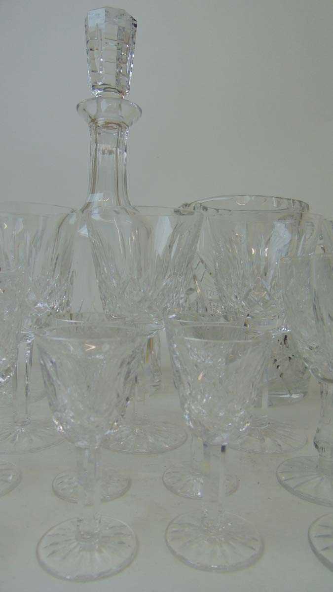 A part suite of Waterford 'Lismore' pattern drinking glasses, comprising a decanter and stopper, - Bild 4 aus 6