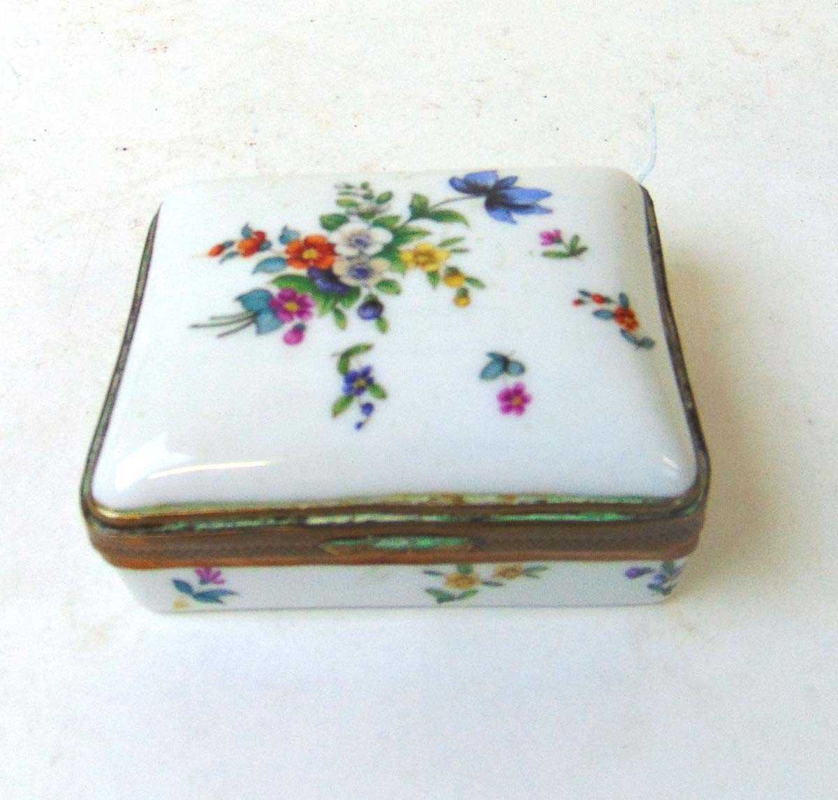 A 19th century French porcelain trinket box, the lid interior hand painted with figures before a