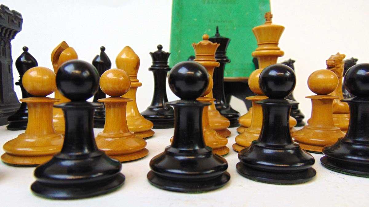 Jacques, London: 'The Staunton Chess Men' boxwood and ebony chess set, mid-19th century, within a - Image 3 of 43