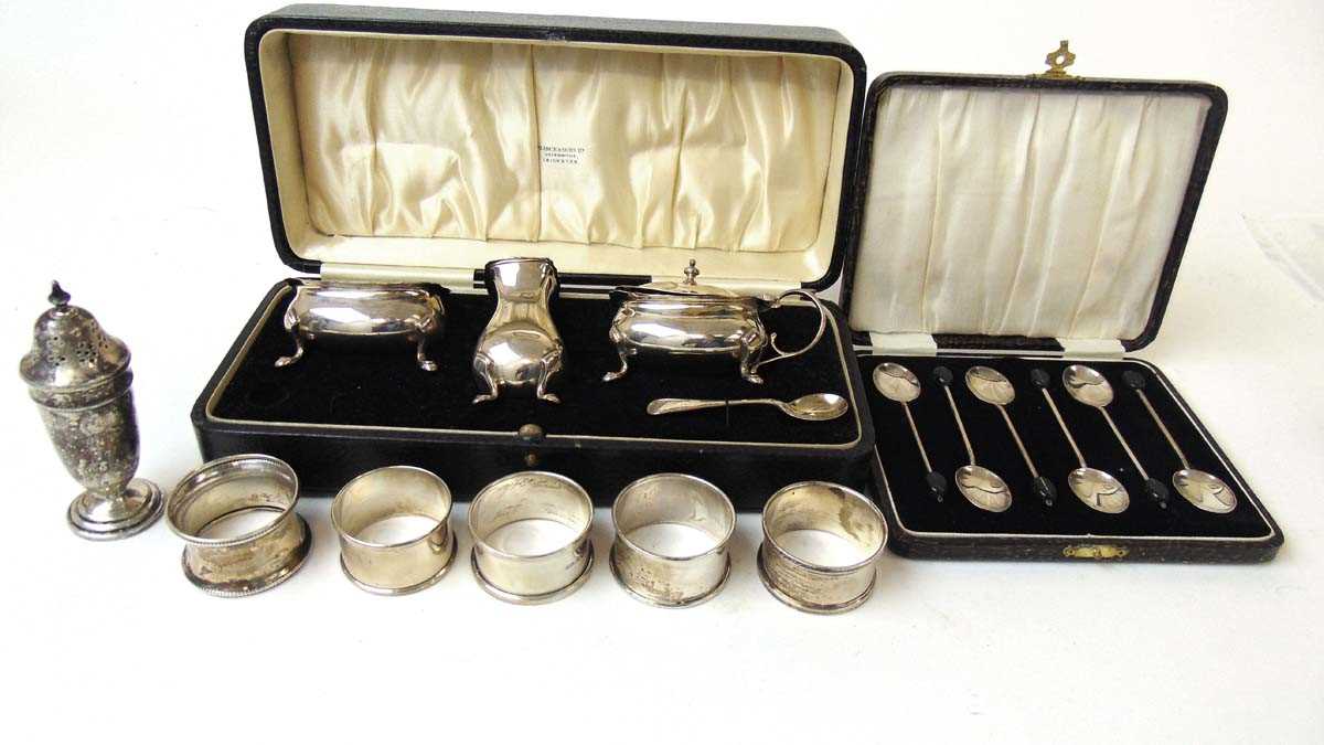 A silver cruet set, Edward Barnard & Sons Ltd, London 1931; a set of six sterling silver coffee bean - Image 3 of 3