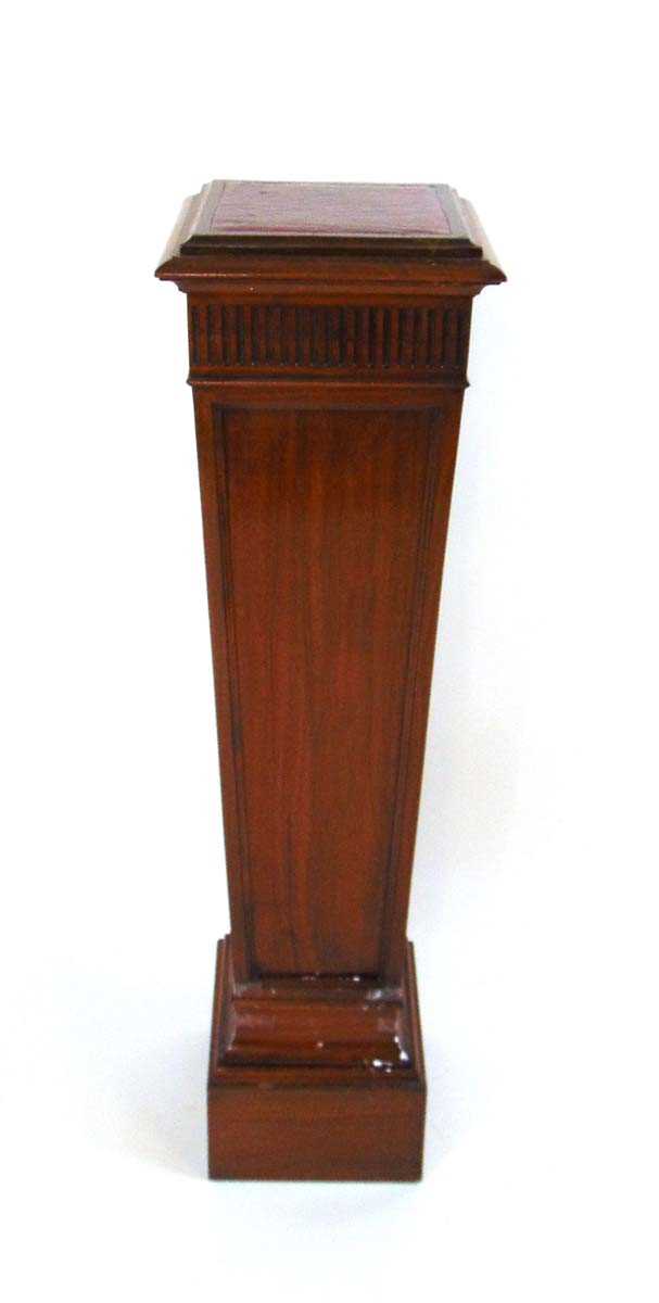 An Edwardian mahogany pedestal, the top with inset red leather panel, above a square tapering body - Image 2 of 4