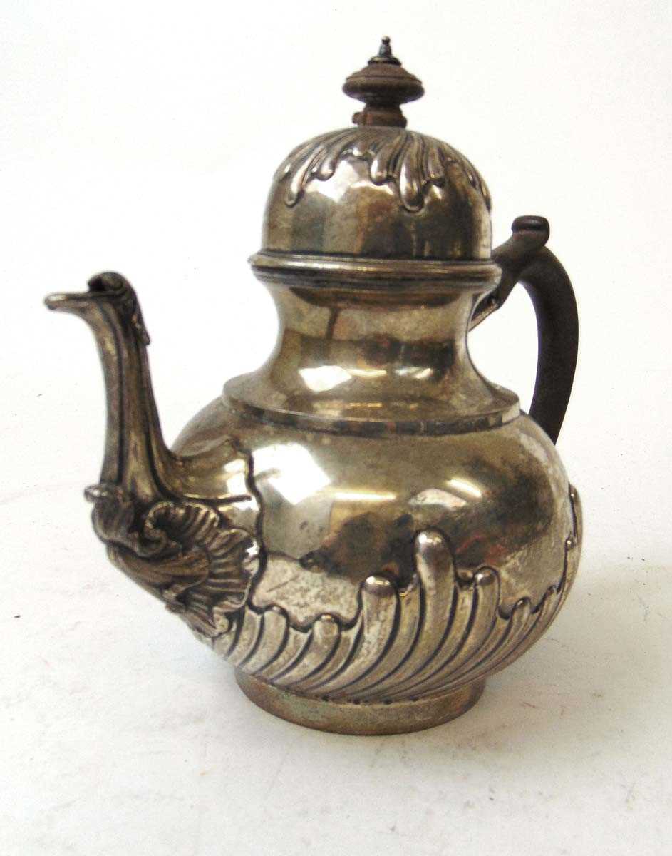 A Victorian silver tea pot, Charles Stuart Harris, London 1883, the spout with foliate scroll cap - Image 3 of 3