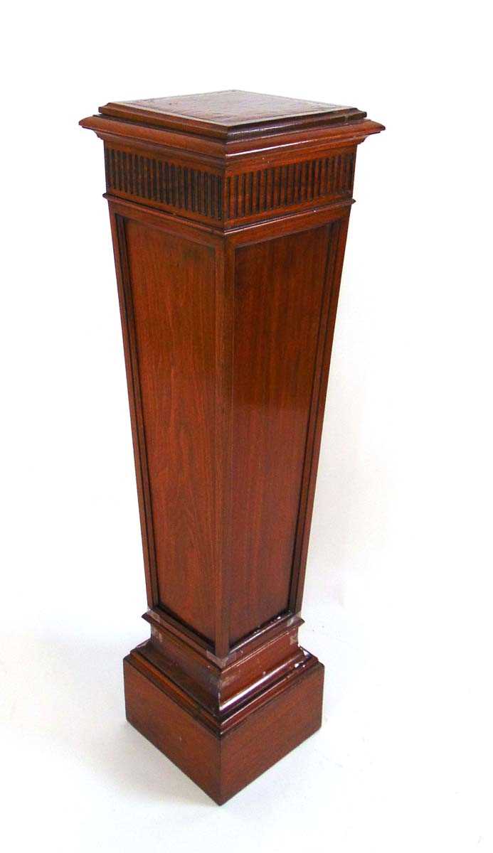 An Edwardian mahogany pedestal, the top with inset red leather panel, above a square tapering body - Image 3 of 4