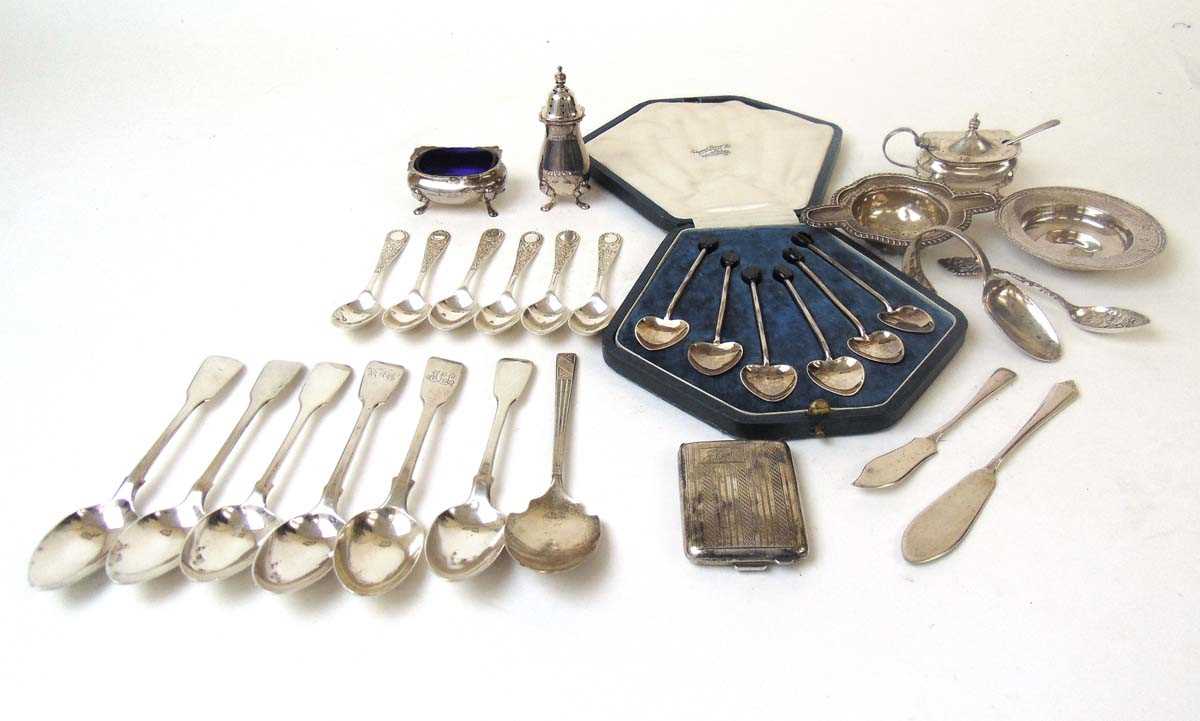 A collection of assorted assayed silver, to include a set of six coffee bean spoons with leaf shaped - Image 3 of 3