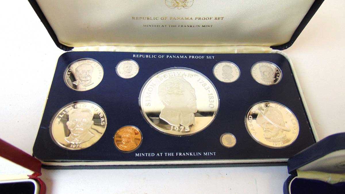 Republic of Panama Proof Set, 1975, Twenty Balboas to One Centesimo, issued by the Franklin Mint; - Image 5 of 5
