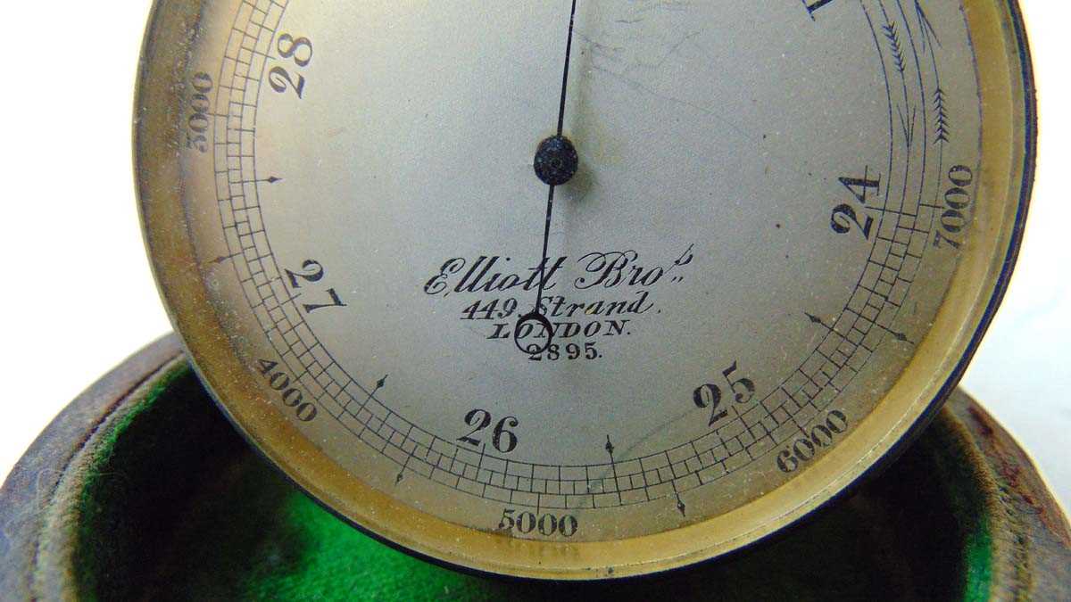 A 19th century compensated pocket barometer, the silvered dial inscribed for ' Elliot Bros, 449 - Image 3 of 3