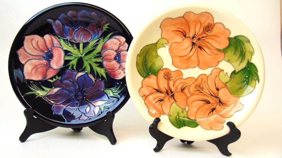 Two Moorcroft plates, in Hibiscus and Anemone patterns, late 20th century, 26cm diameter; - Image 2 of 3