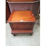 An Edwardian mahogany fitted commode