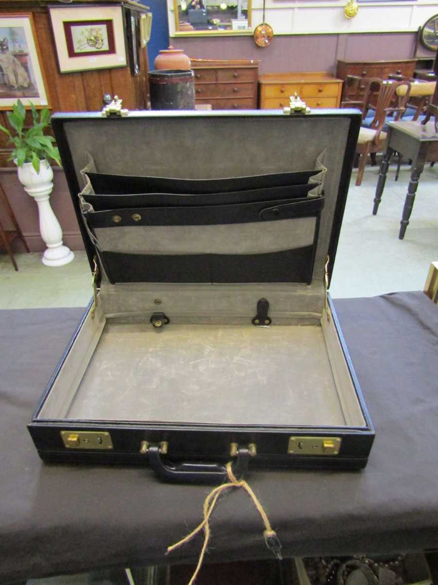 A black attaché case - Image 2 of 2
