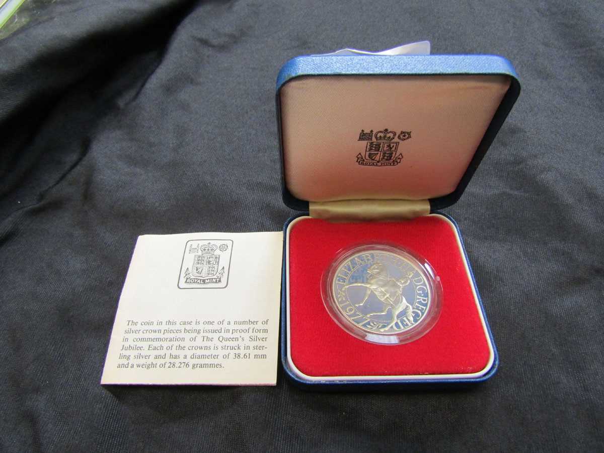 A boxed silver proof coin for the commemoration of The Queen's Silver Jubilee, weight 28.276g