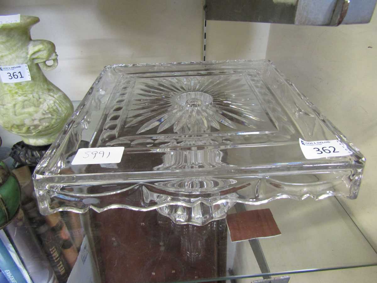 A mid-20th century style cut glass square form cake stand - Image 2 of 2