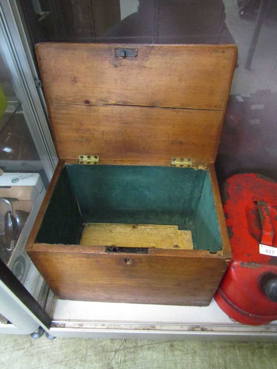 An early 20th century oak work box with brass handle to top (A/F) - Image 2 of 2