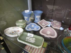 An assortment of nine pieces of Wedgwood ceramics to include blue and white Jasperware pin dish,
