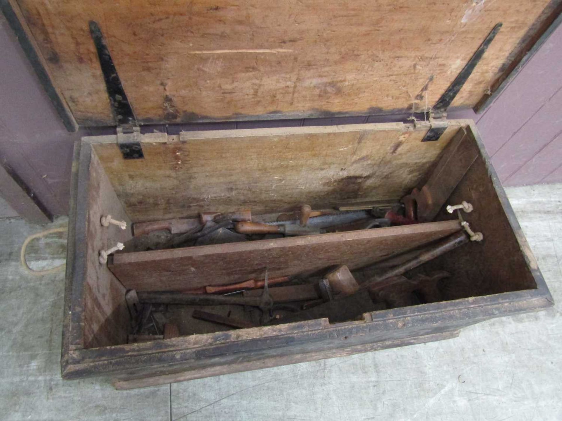 An old pine tool chest containing a quantity of hand tools - Image 2 of 3