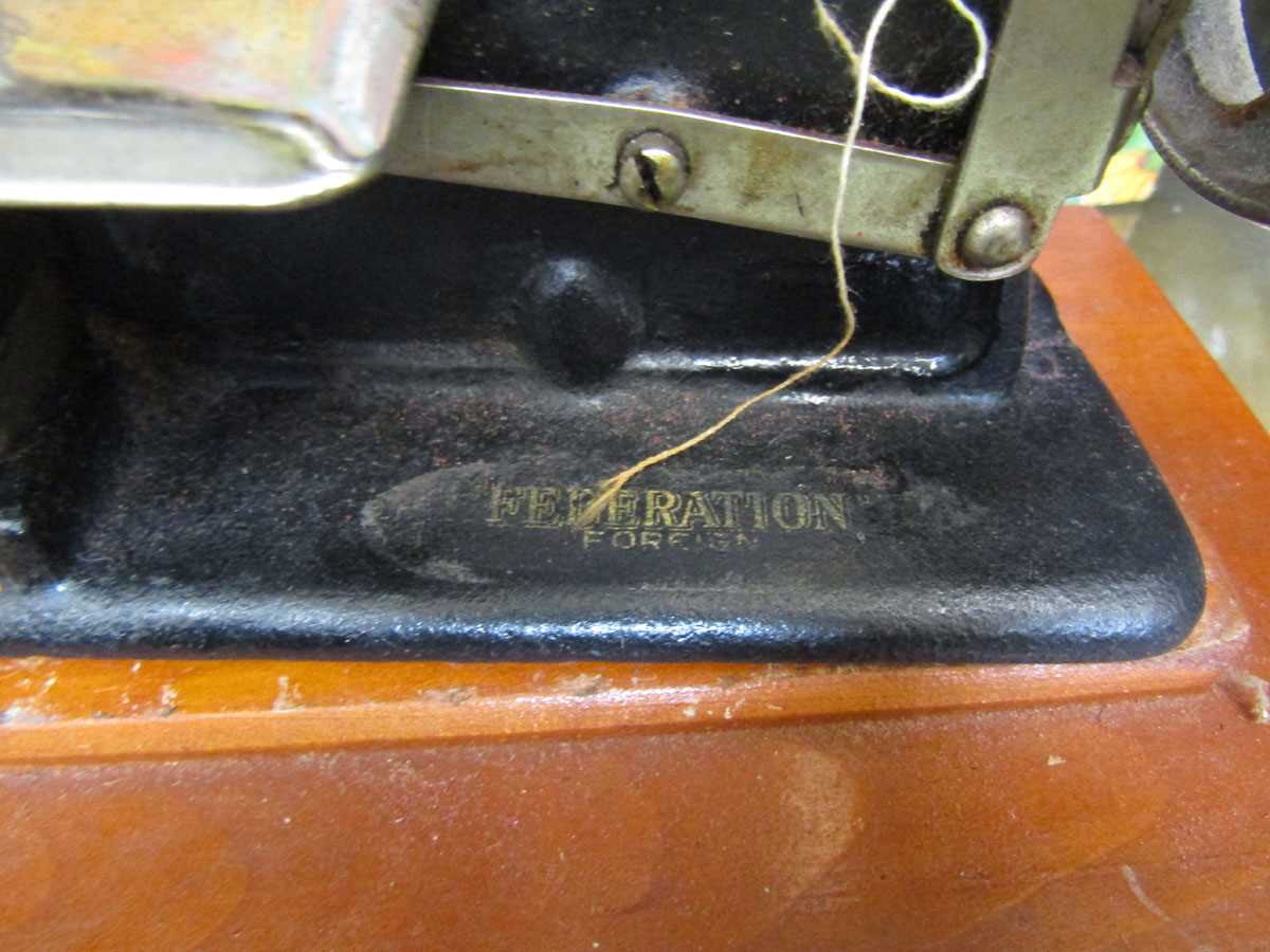 An early 20th century Federation cast metal children's sewing machine - Image 2 of 2