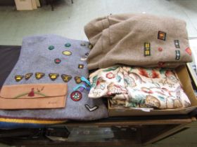 A tray containing a quantity of fabric, rugs, embroidered badges, etc, to include Girl Guides, etc