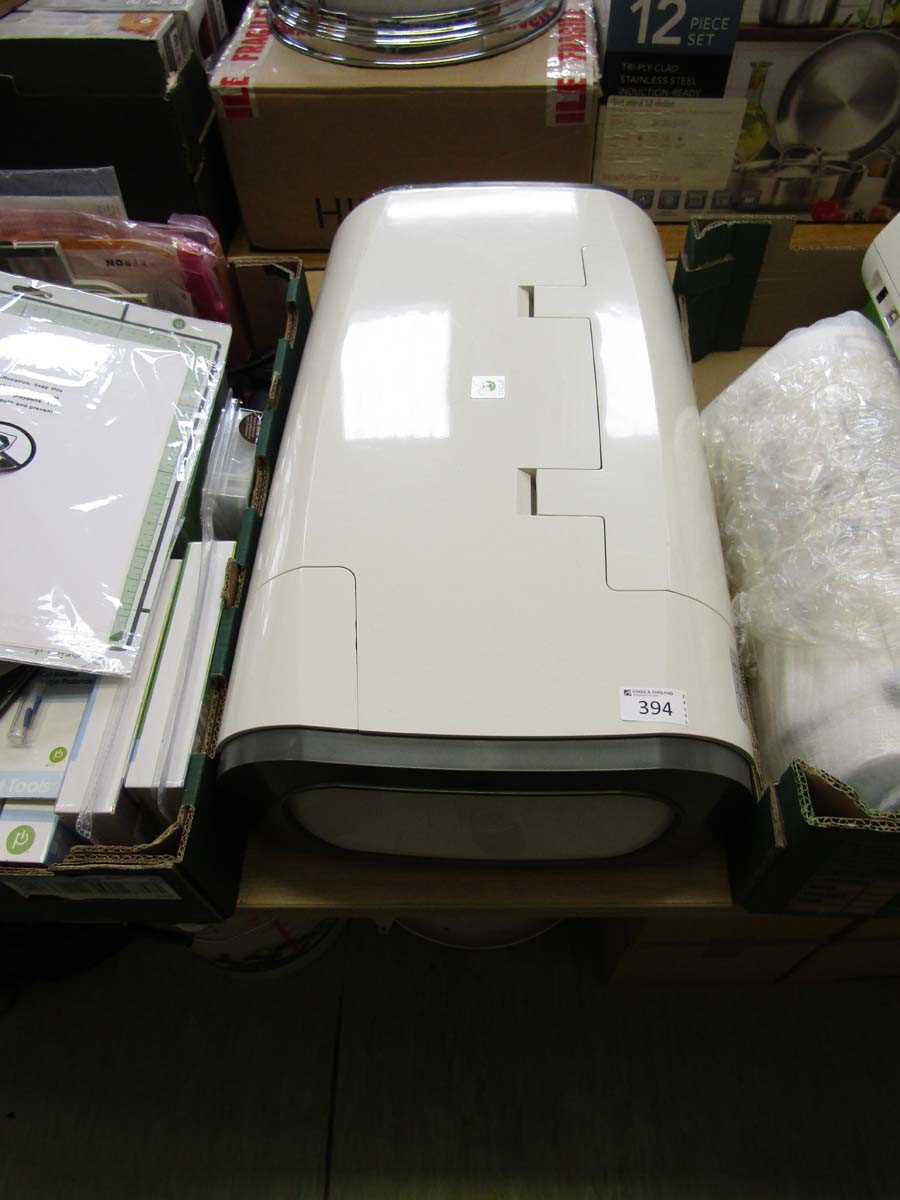 Two trays containing four Cricut machines and accessories - Image 4 of 4