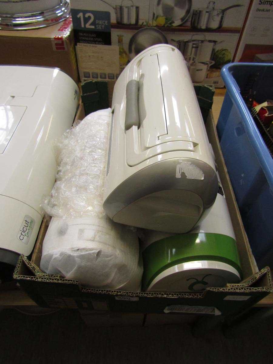 Two trays containing four Cricut machines and accessories - Image 2 of 4