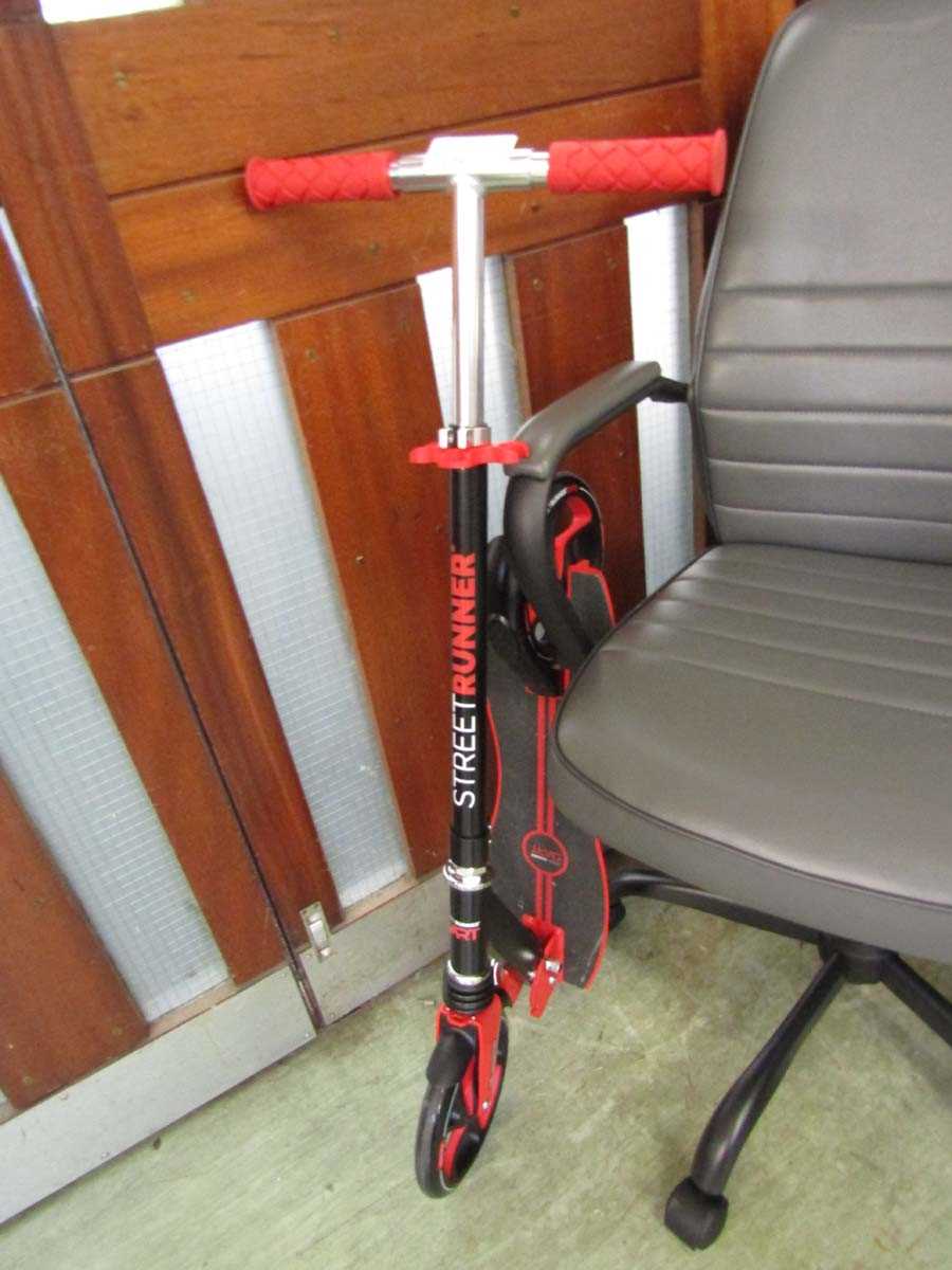 +VAT A Streetrunner 'Dart' scooter