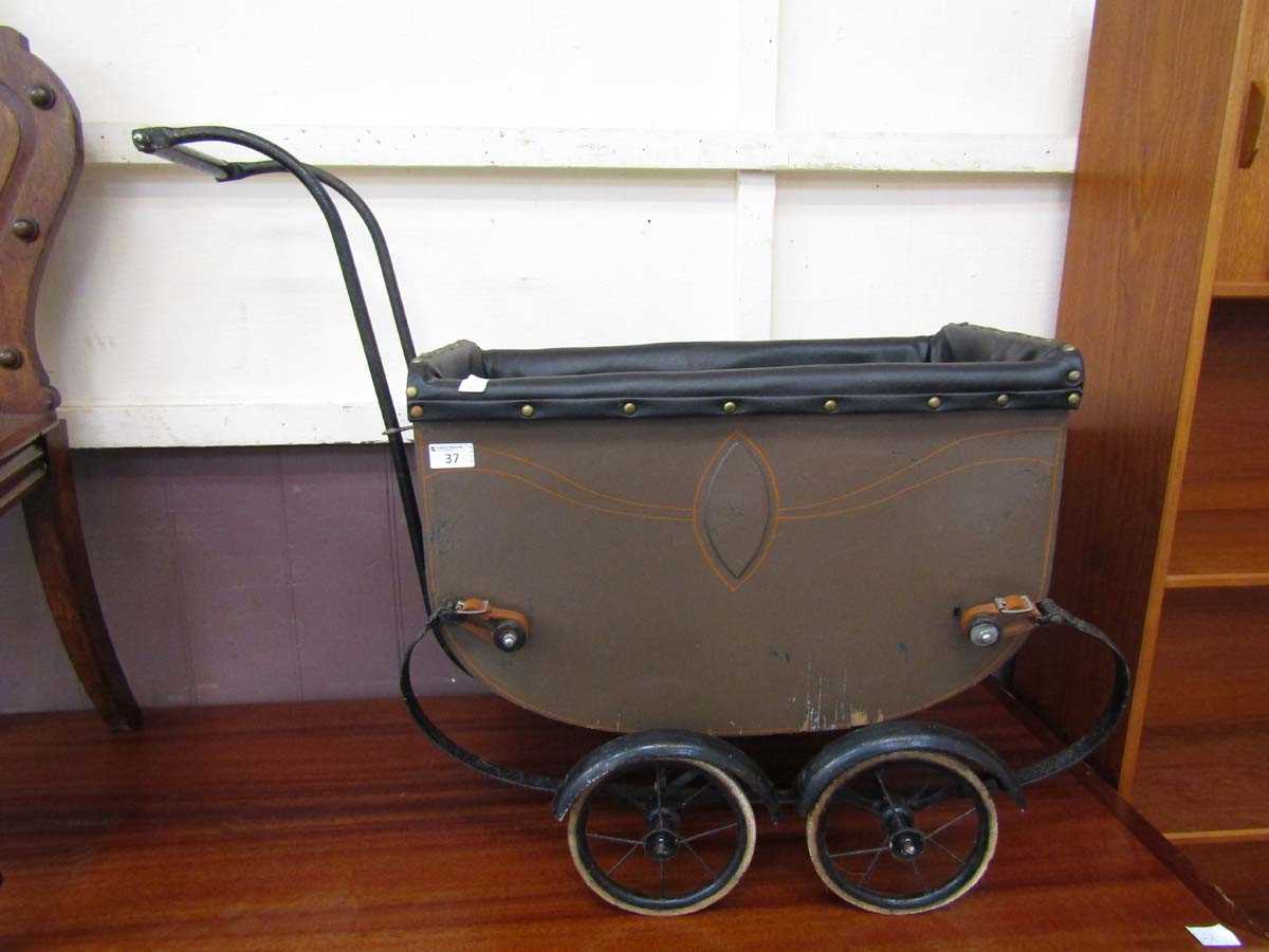 An early 20th century doll's pram