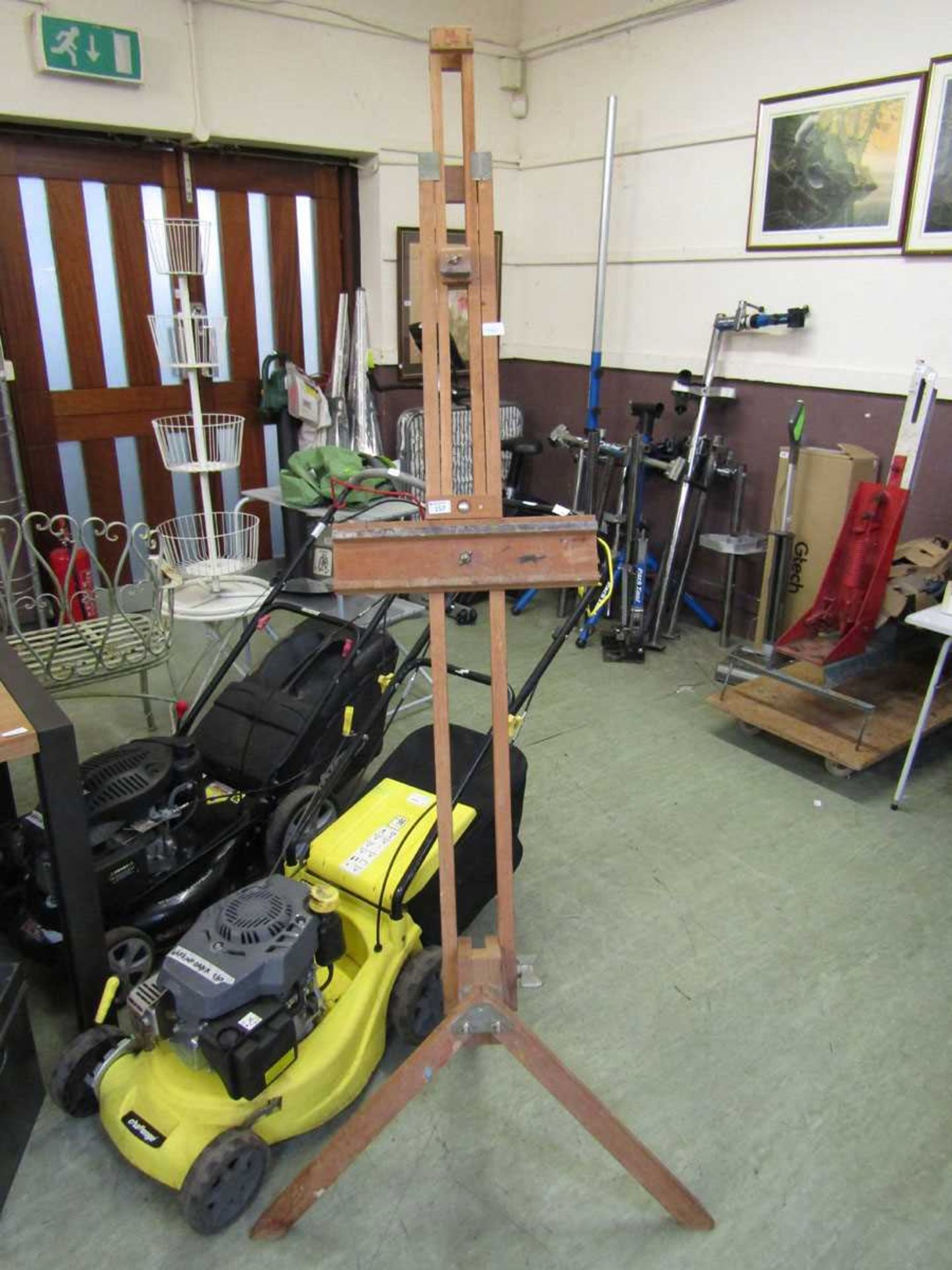 An early 20th century wooden artist's easel