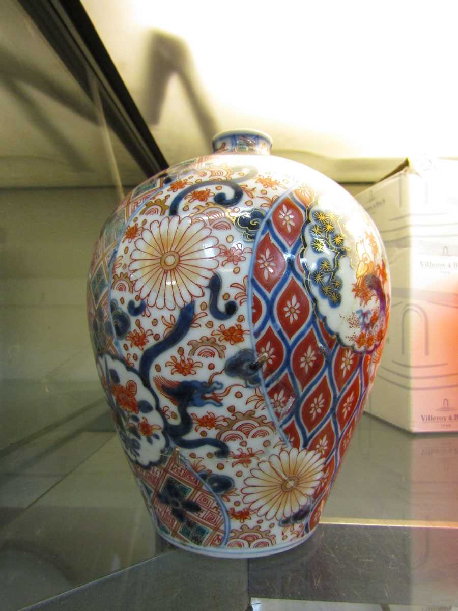 A Japanese style bud vase with floral decoration (A/F)