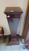 A mahogany jardiniere stand approx 110cm