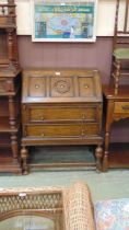 An early 20th century oak fall front bureau approx 102cm