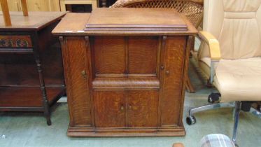 An early 20th century oak cased sewing machine approx 83cm