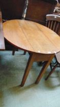 An early 20th century oak drop leaf table