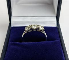 AN 18CT WHITE GOLD THREE STONE DIAMOND TRILOGY RING, the claw set round brilliant cut stones of