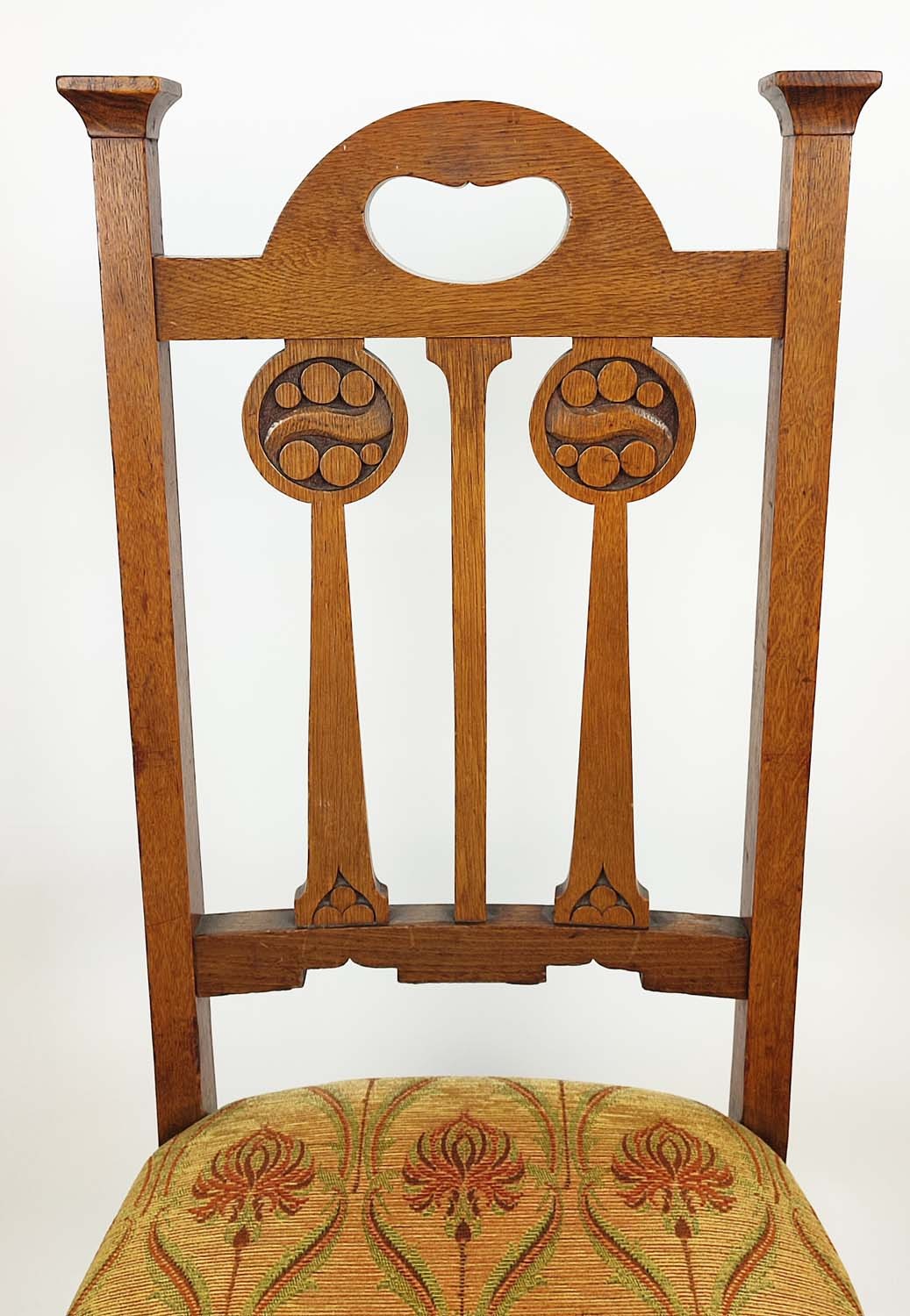 ARTS AND CRAFTS SIDE CHAIRS, a pair, circa 1905 oak the back-splats with carved roundels, - Image 5 of 10