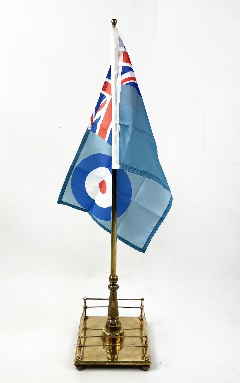FLAG POLE CENTRE PIECE, brass, 87cm H.