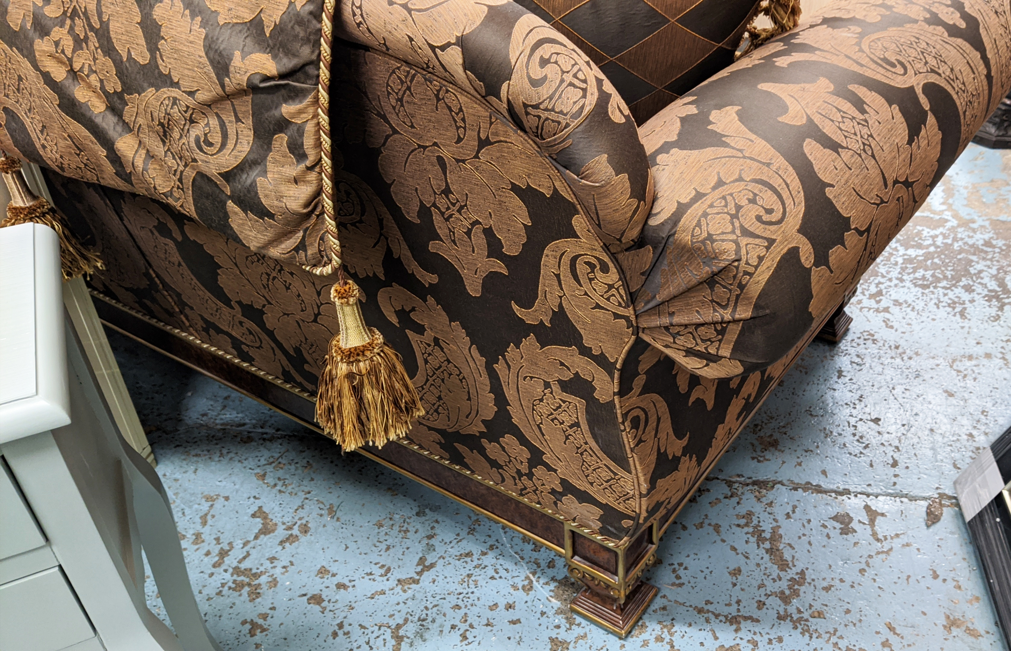 SOFA, 103cm x 91cm H x 210cm, in a Damask fabric with carved showframe and gilt detail. - Image 6 of 7