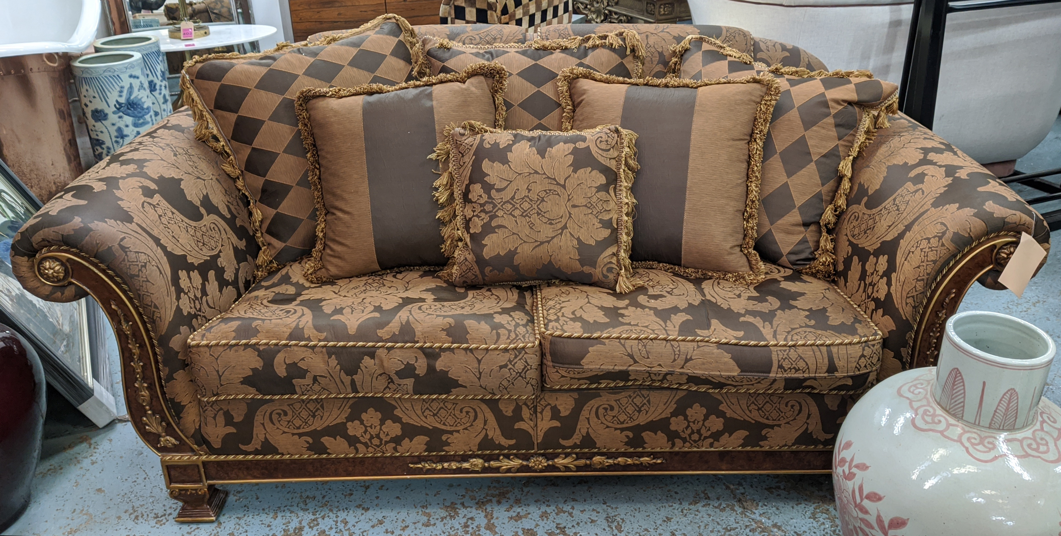 SOFA, 103cm x 91cm H x 210cm, in a Damask fabric with carved showframe and gilt detail. - Image 2 of 7