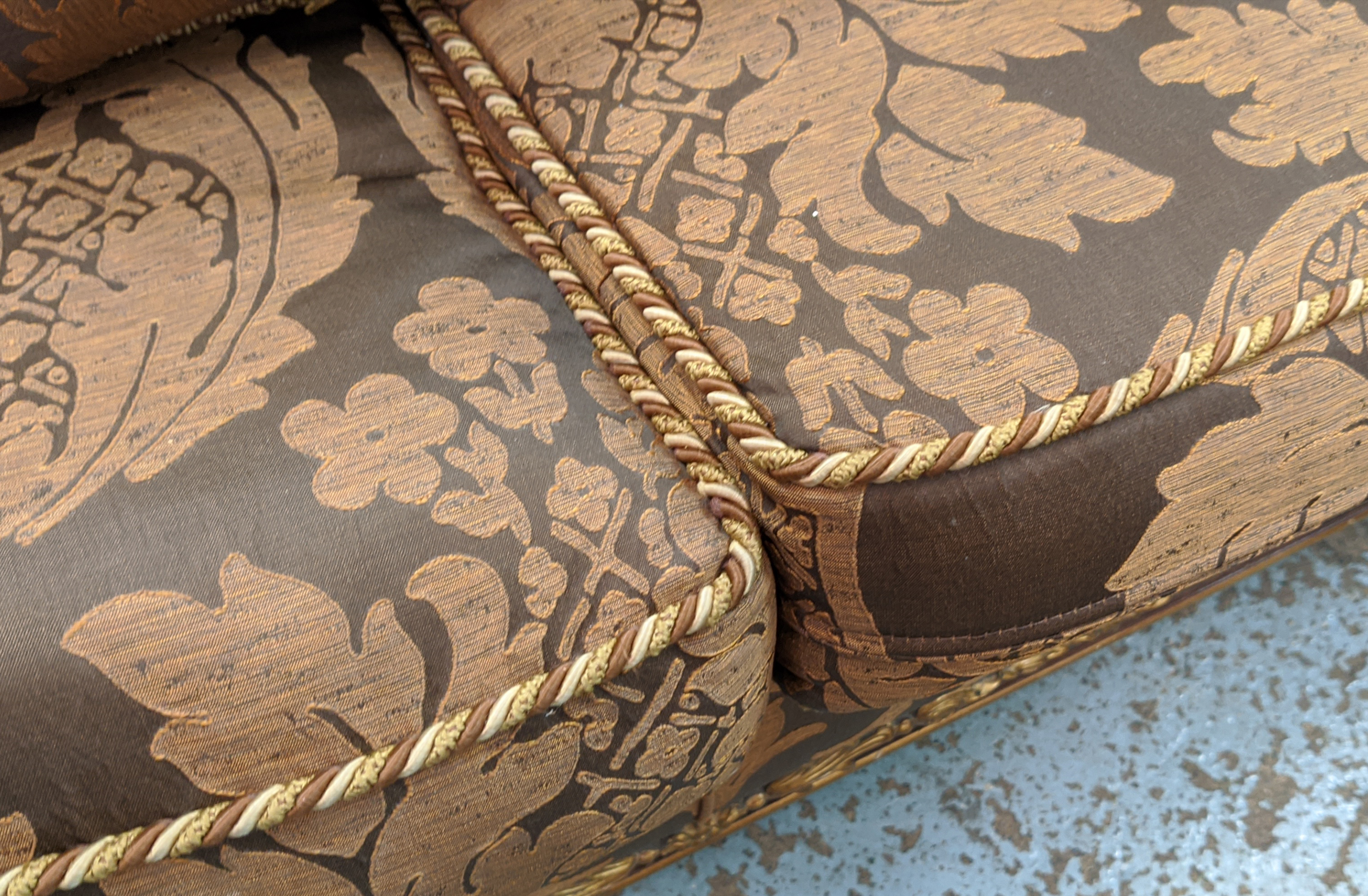 SOFA, 103cm x 91cm H x 210cm, in a Damask fabric with carved showframe and gilt detail. - Image 7 of 7