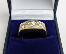 A 9CT YELLOW GOLD GENTS THREE STONE DIAMOND RING, each in a star setting, total diamond weight of