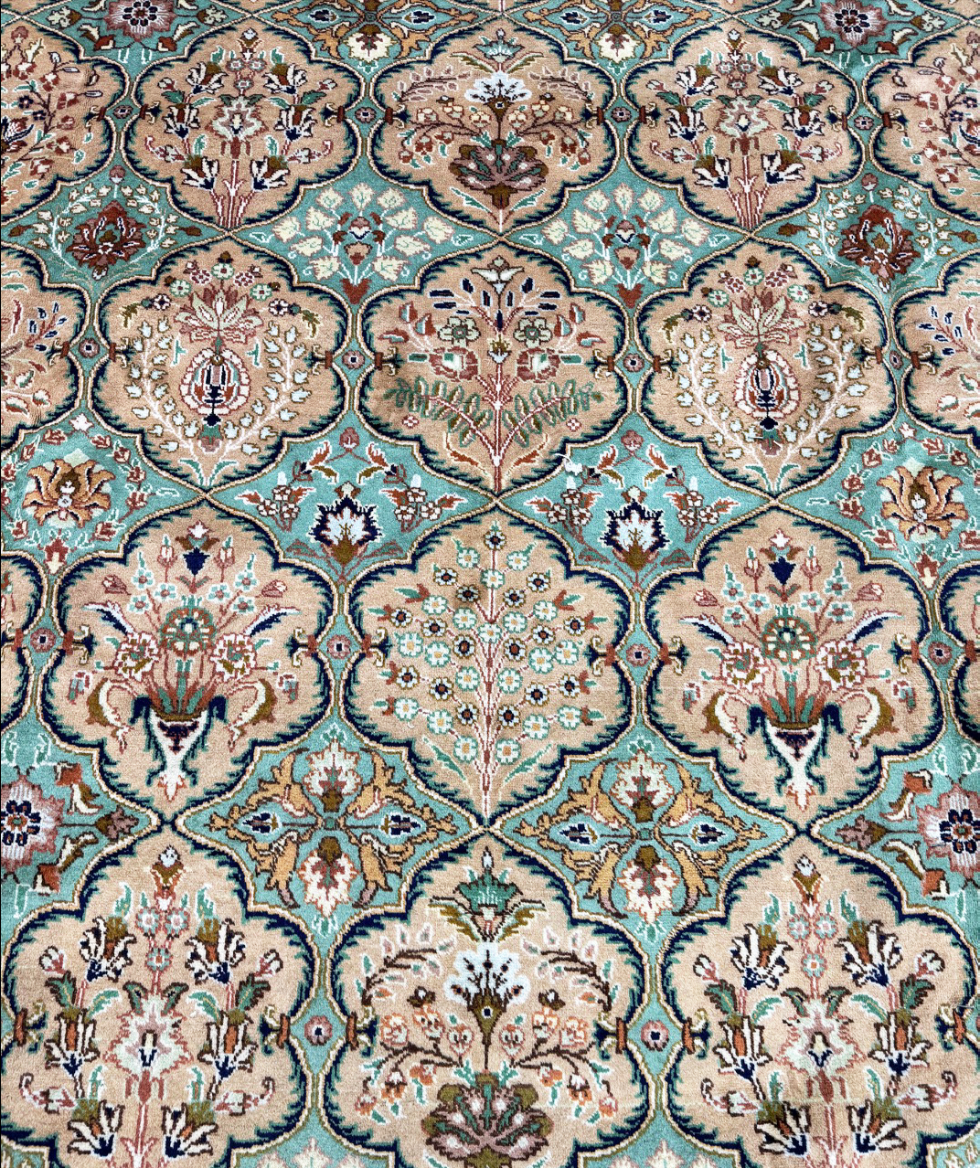 A FINE UNUSUAL PERSIAN TABRIZ CARPET, 400cm x 293cm. - Image 8 of 11