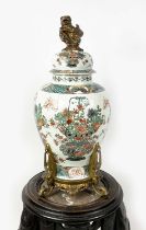 TEMPLE JAR, late 19th/early 20th century Chinese Imari porcelain, with domed lid surmounted by dog